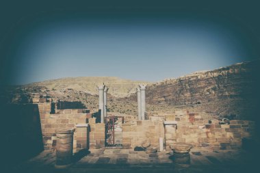  kilise kalıntıları üzerinden anıtların görünümü