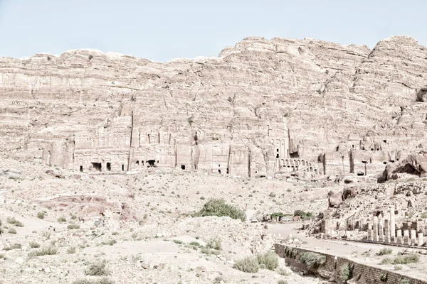 Tumba no sítio antigo de petra na Jordânia — Fotografia de Stock