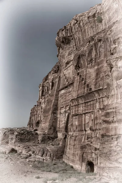 Tumba en el sitio antiguo de petra en Jordania —  Fotos de Stock