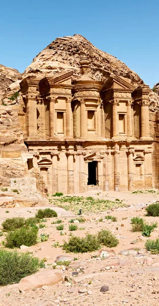 El sitio antiguo de petra en Jordania el monasterio — Foto de Stock