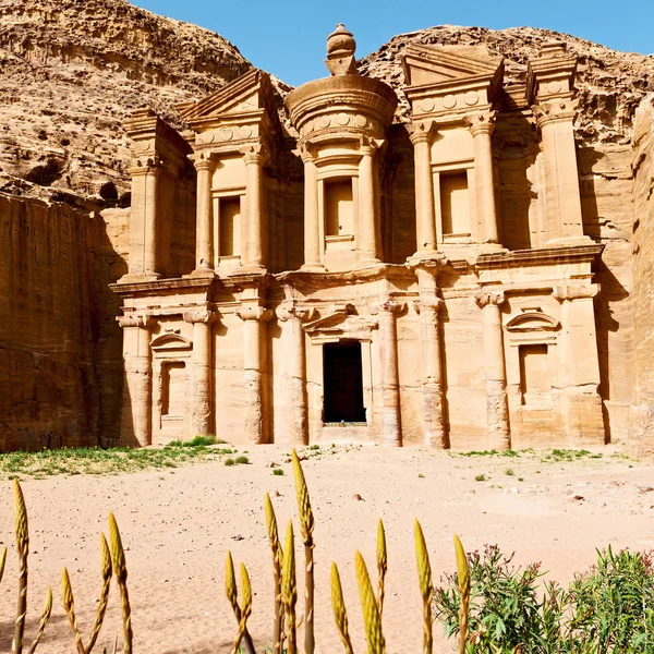 De antieke site van petra in Jordanië het klooster — Stockfoto