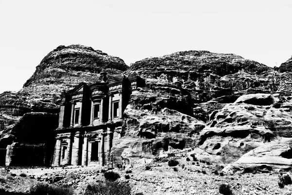 The antique site of petra in jordan the monastery — Stock Photo, Image