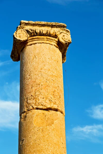 Antik sütun ve Arkeolojik Sit klasik miras 