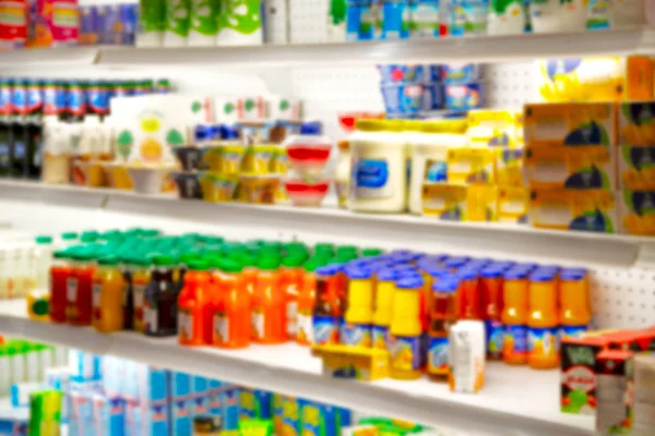 Cheio de cores borradas no supermercado — Fotografia de Stock