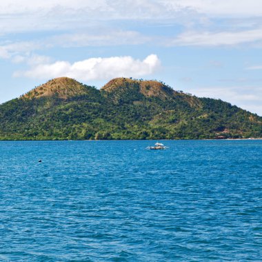 bir tekne güzellikler kıyı şeridi deniz ve rock 