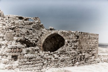 eski kast ve kulesine gökyüzünde