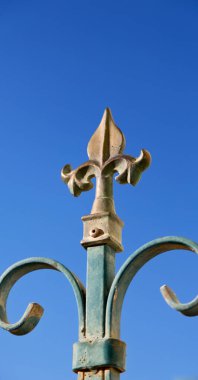 gökyüzünde potansiyel bir demir çit