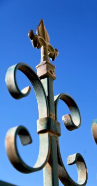 gökyüzünde potansiyel bir demir çit