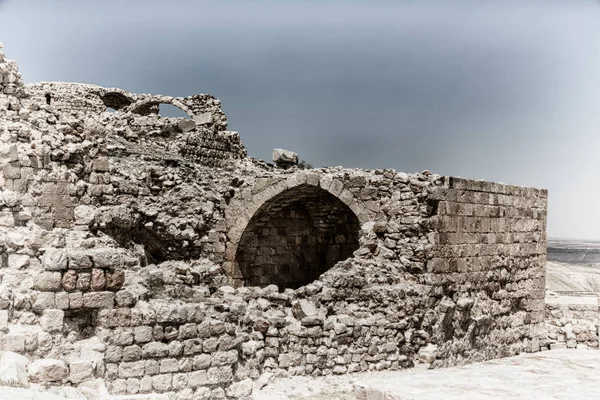 eski kast ve kulesine gökyüzünde