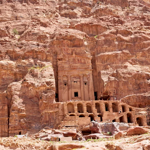 Grav i den antika platsen av petra i Jordanien — Stockfoto