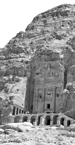 Tumba en el sitio antiguo de petra en Jordania — Foto de Stock