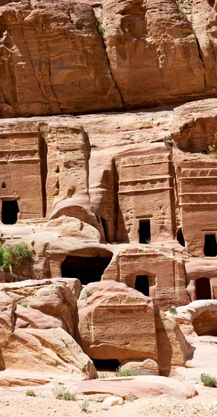 Tumba no sítio antigo de petra na Jordânia — Fotografia de Stock