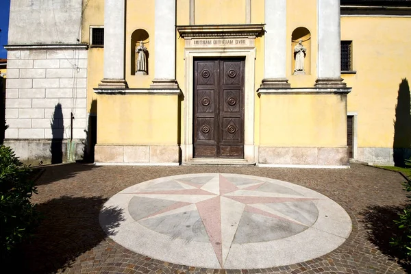 Arno Solbiate Kilise Kapalı Tuğla Kaldırım Talya Lombardy Eski Kule — Stok fotoğraf