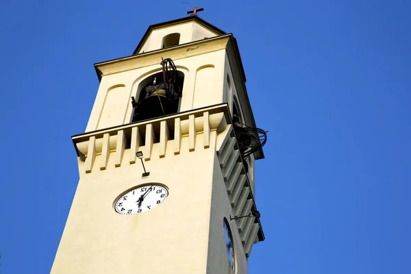 Olgiate Abstrakcja w Włochy wieża kościoła dzwon słoneczny dzień — Zdjęcie stockowe