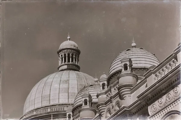Античное здание и купол — стоковое фото
