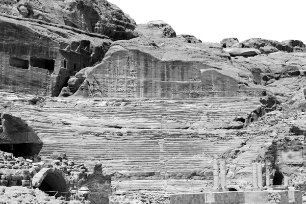 Πέτρα Ιορδανίας Παλαιός Δρόμος Γεμάτος Στήλες Και Αρχιτεκτονική Κληρονομιά — Φωτογραφία Αρχείου