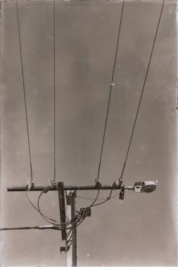 Avustralya açık havada elektrik direği ile güç hattı kavramı