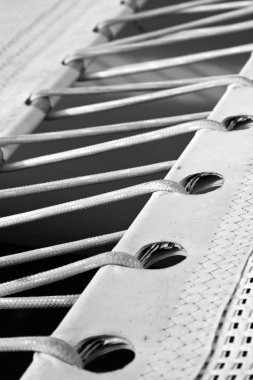 Plastik battaniye ve ip bir katamaran, doku