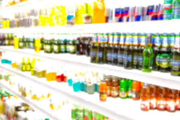 süpermarkette alışveriş arka plan kavramı gibi bulanık renkler dolu