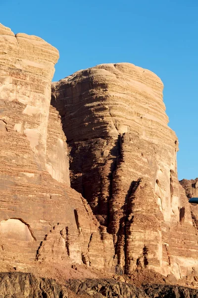 In the desert  sand and mountain adventure destination — Stock Photo, Image