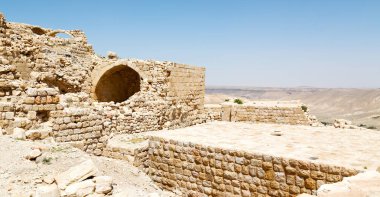 Jordan'ın eski kast kül shubak ve onun Kulesi gökyüzünde