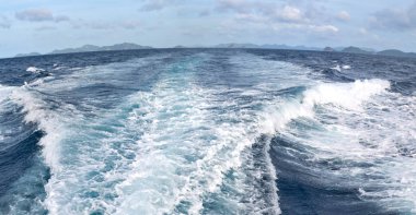 Filipinler 'deki bulanıklık, teknenin ve Pasifik Okyanusu' nun arka planının manzarası.