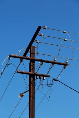 Avustralya açık havada elektrik direği ile güç hattı kavramı