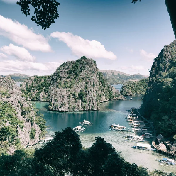 Güzel Cennet Körfezi Tropikal Bir Uçurumun Üzerinden Filipinler Görünümünde Lagoon — Stok fotoğraf