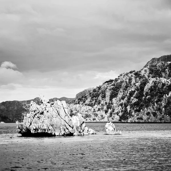 Filipinas Vista Desde Acantilado Hermosa Bahía Paradisíaca Laguna Tropical —  Fotos de Stock