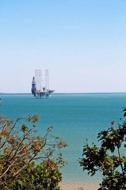  bir off shore platformu açık okyanusta