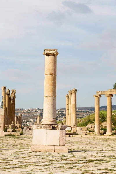 Jerash Jordan Antyczne Kolumny Archeologicznego Dziedzictwa Klasycznego Dla Turysty — Zdjęcie stockowe