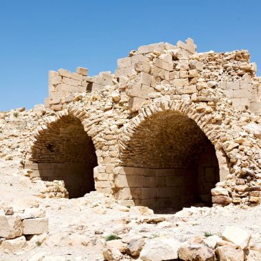 eski kast ve onun kalıntıları gökyüzünde