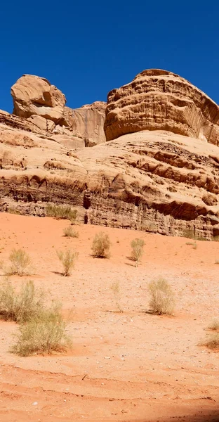 砂漠の砂と山のアドベンチャー ・ デスティネーション — ストック写真