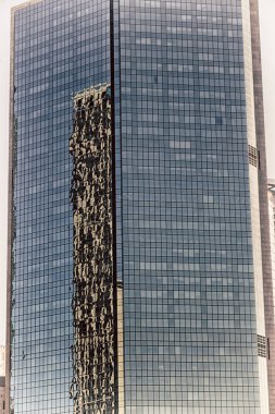  gökdelen penceresinde refleks 