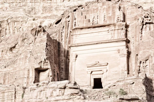 Graf in de antieke site van petra in Jordanië — Stockfoto