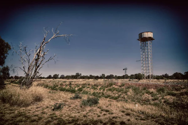 Australia Concetto Remoto Nell Entroterra Con Linea Asfaltata Serbatoio Acqua — Foto Stock