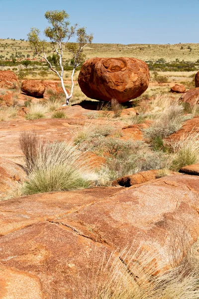 En Australia las rocas de mármol del diablo — Foto de Stock