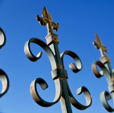 gökyüzü bir demir çit potansiyel ve abstracr arka plan