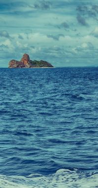   Tekne ve Pasifik Okyanusu görünümünden   