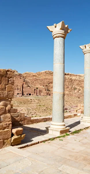 La vue des monuments depuis les ruines de l'église — Photo