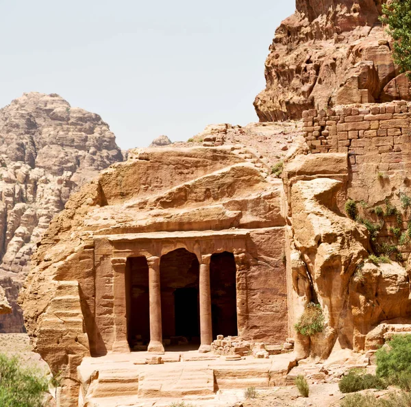 Grav i den antika platsen av petra i Jordanien — Stockfoto