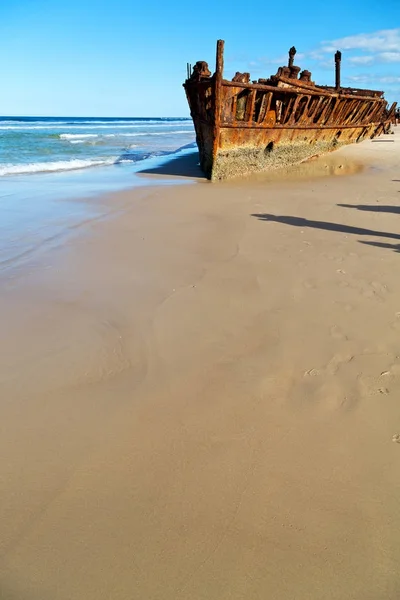 De antieke rusty en damagede boot en corrosie — Stockfoto