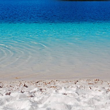 kavramı relax yakınındaki kıyı şeridi temiz suda