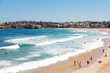 Avustralya, Sydney-Ağustos 2017 kimliği belirsiz kişi ve surf yaklaşık