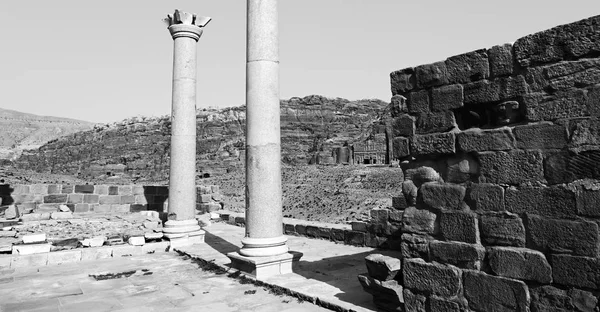 Petra Jordan Udsigten Monumenterne Fra Ruinerne Den Antikke Kirke - Stock-foto