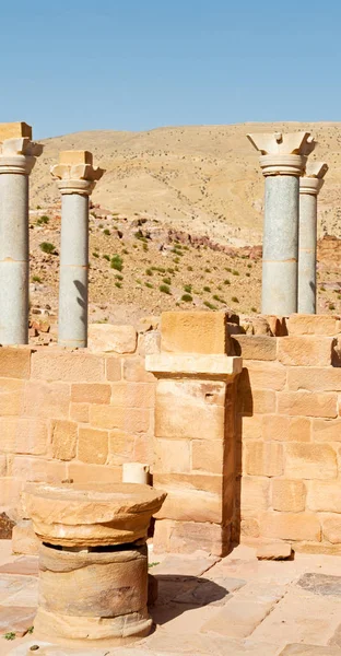 Petra Jordan Vista Dei Monumenti Dalle Rovine Dell Antica Chiesa — Foto Stock