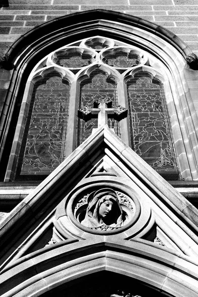 Igreja e a entrada antiga conceito religioso — Fotografia de Stock