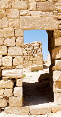 eski kast ve kulesine gökyüzünde