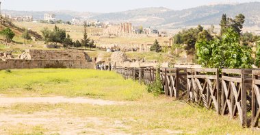 : Jerash jordan antik arkeolojik site turist için klasik miras