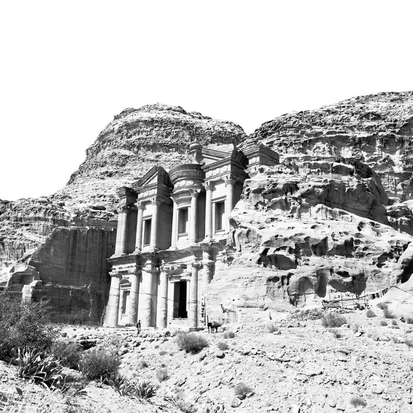 El sitio antiguo de petra en Jordania el monasterio —  Fotos de Stock